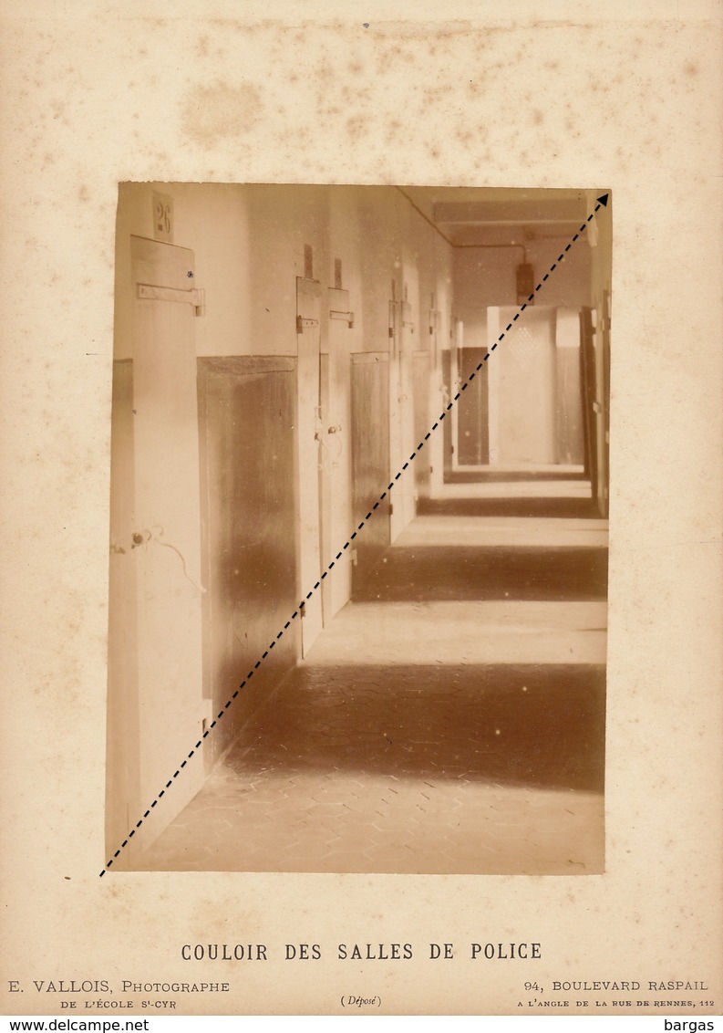 1887 Rare Photo Sur Carton De L'école Spéciale Militaire De Saint Cyr Par E. Vallois Couloir Des Salles De Police - Krieg, Militär