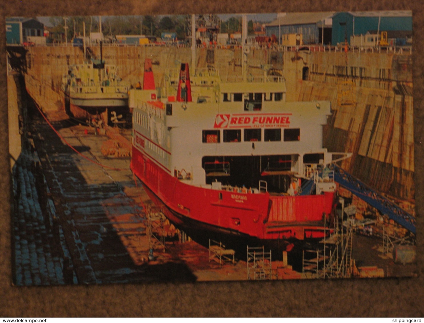 RED FUNNEL NETLEY CASTLE IN DRY DOCK - Ferries