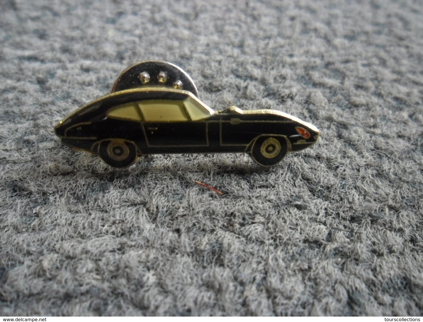 PIN'S AUTOMOBILE JAGUAR TYPE E (1961 - 1967) @ 33 Mm X 9 Mm - Jaguar