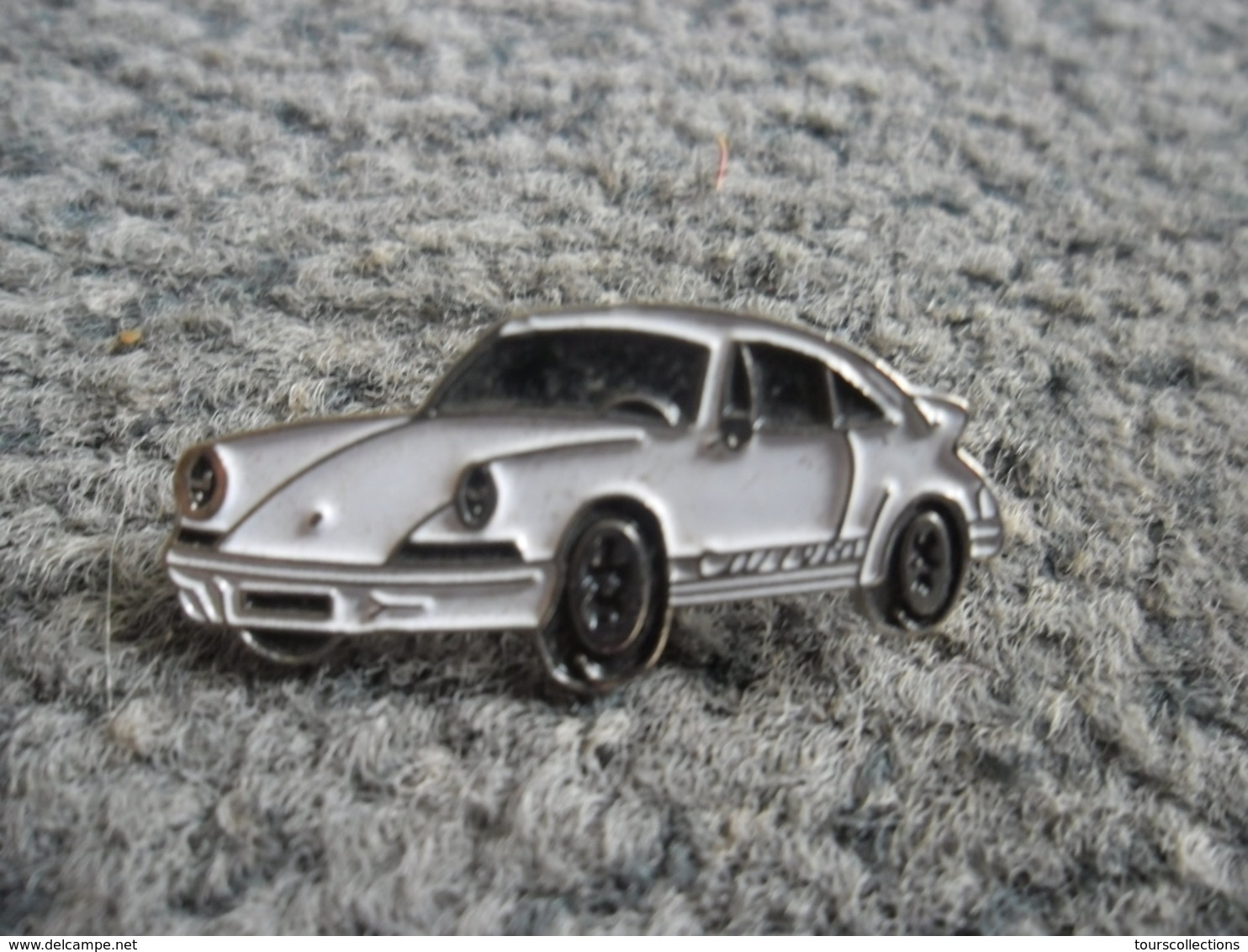 PIN'S AUTOMOBILE PORSCHE 911 CARRERA 2 TYPE 964 @ 30 Mm X 12 Mm - Porsche