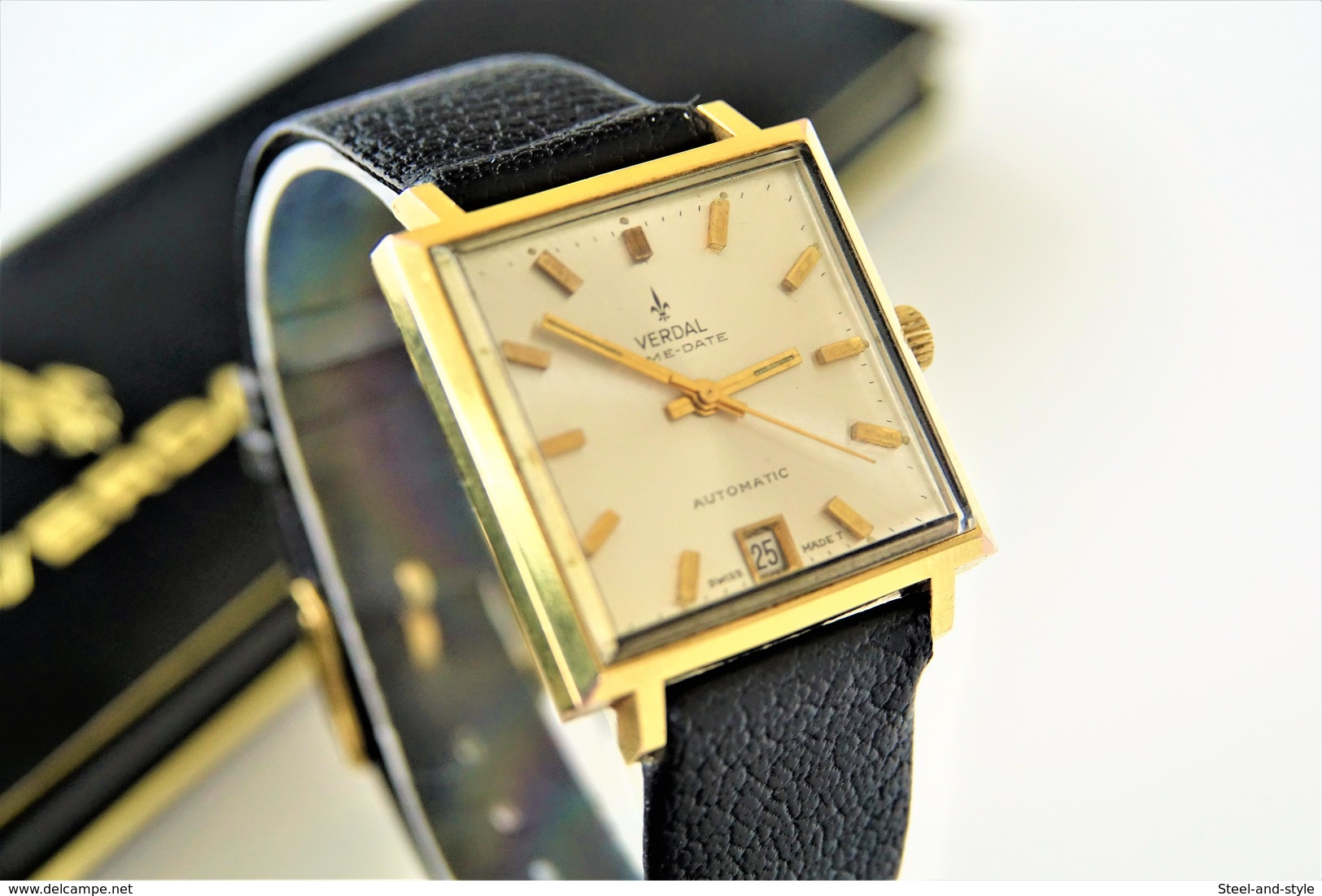 Watches : VERDAL TIME-DATE AUTOMATIC RaRe With Original Box - 20 Microns Gold Plated - Original - Running - 1970s - Montres Haut De Gamme