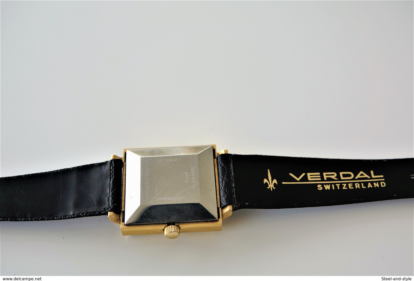 watches : VERDAL TIME-DATE AUTOMATIC RaRe with original box - 20 microns gold plated - original - running - 1970s