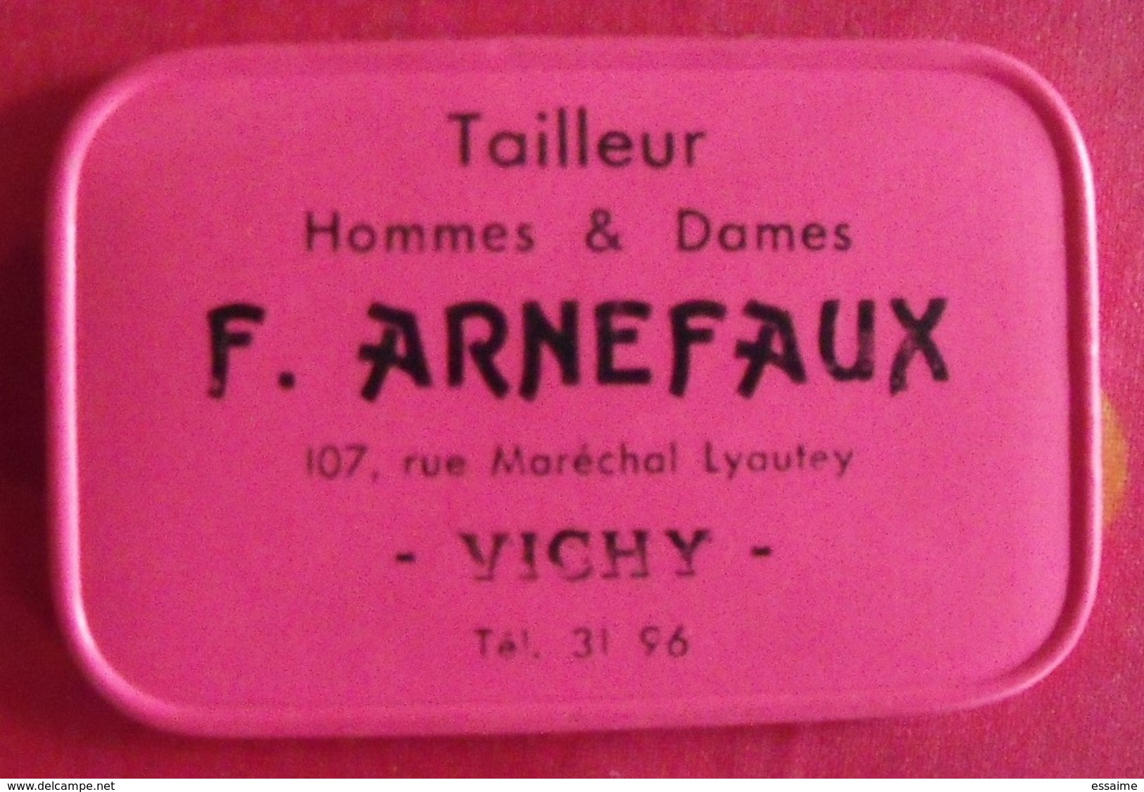 Miroir Publicitaire, De Sac, De Poche Ou De Courtoisie. Tailleur F. Arnefaux, Vichy. 1950 - Autres & Non Classés