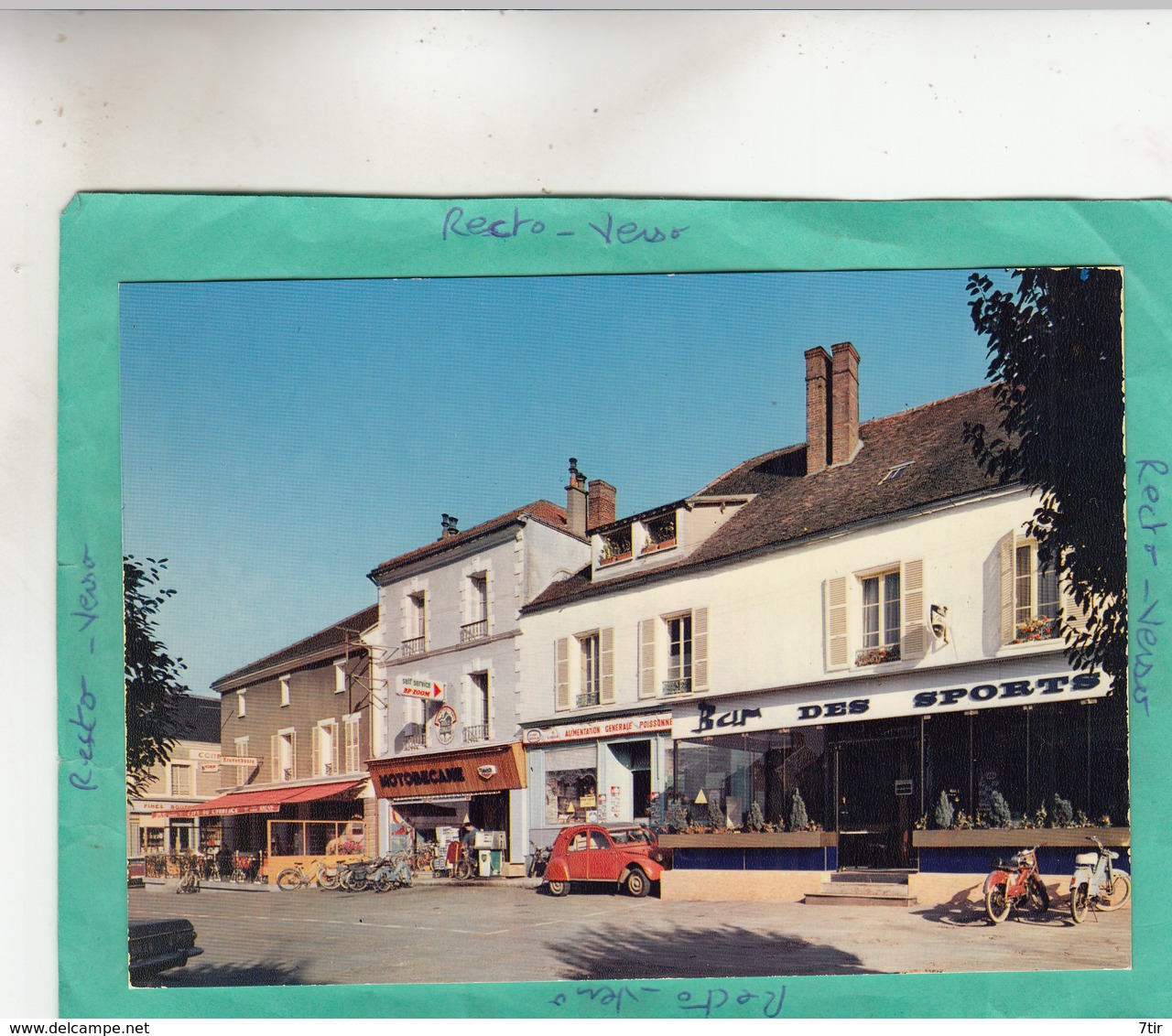 AUNEAU PLACE DU MARCHE  ( MOTO SCOOTER  MOBYLETTE VOITURES ) - Auneau