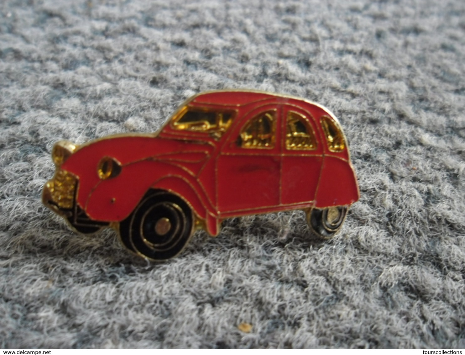 PIN'S AUTOMOBILE CITROEN 2 CV Rouge @ 30 Mm X 17 Mm - Citroën