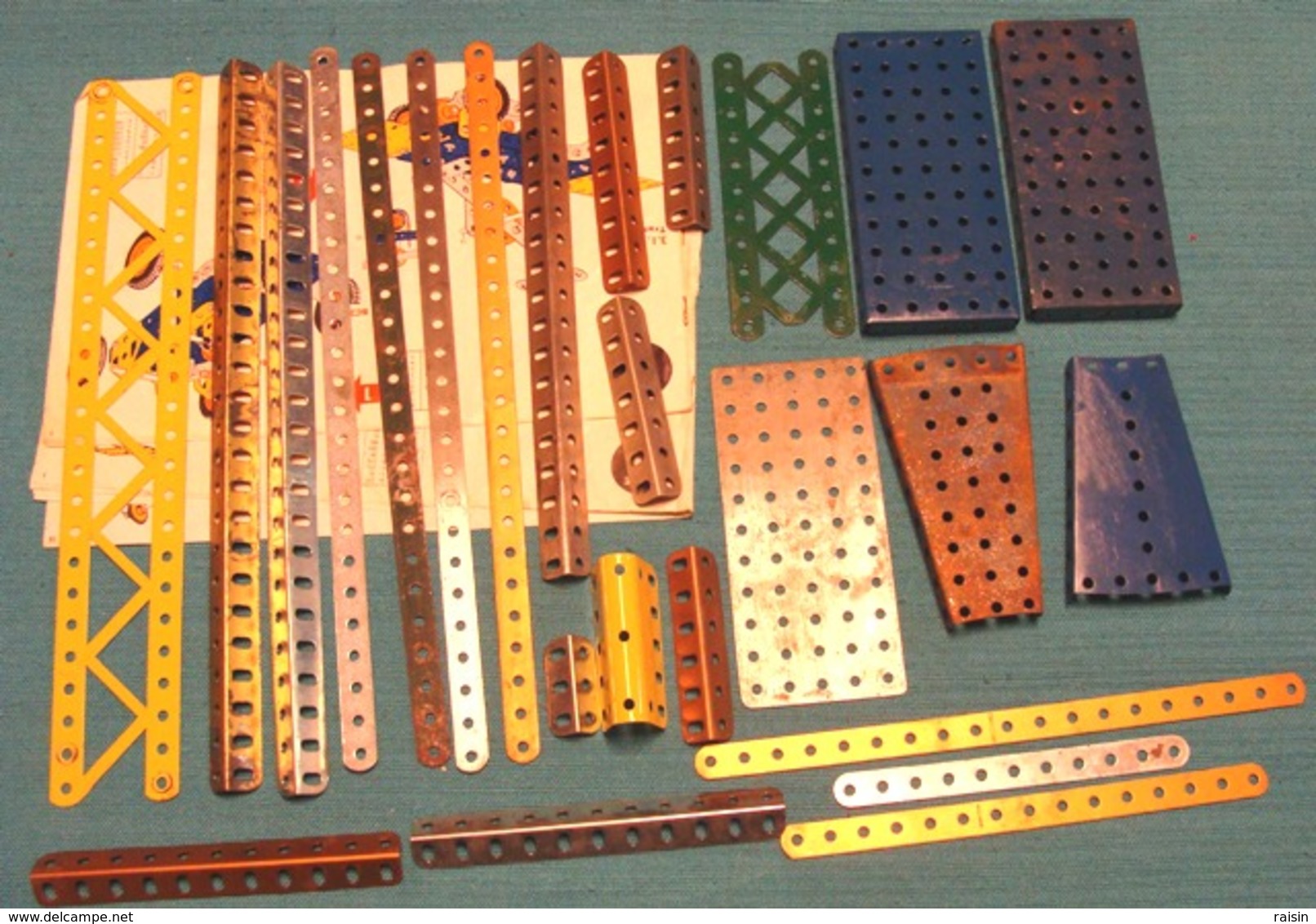 Lot N° 11  Plus De 200 Pièces Meccano Hors Visserie Images Conformes - Meccano