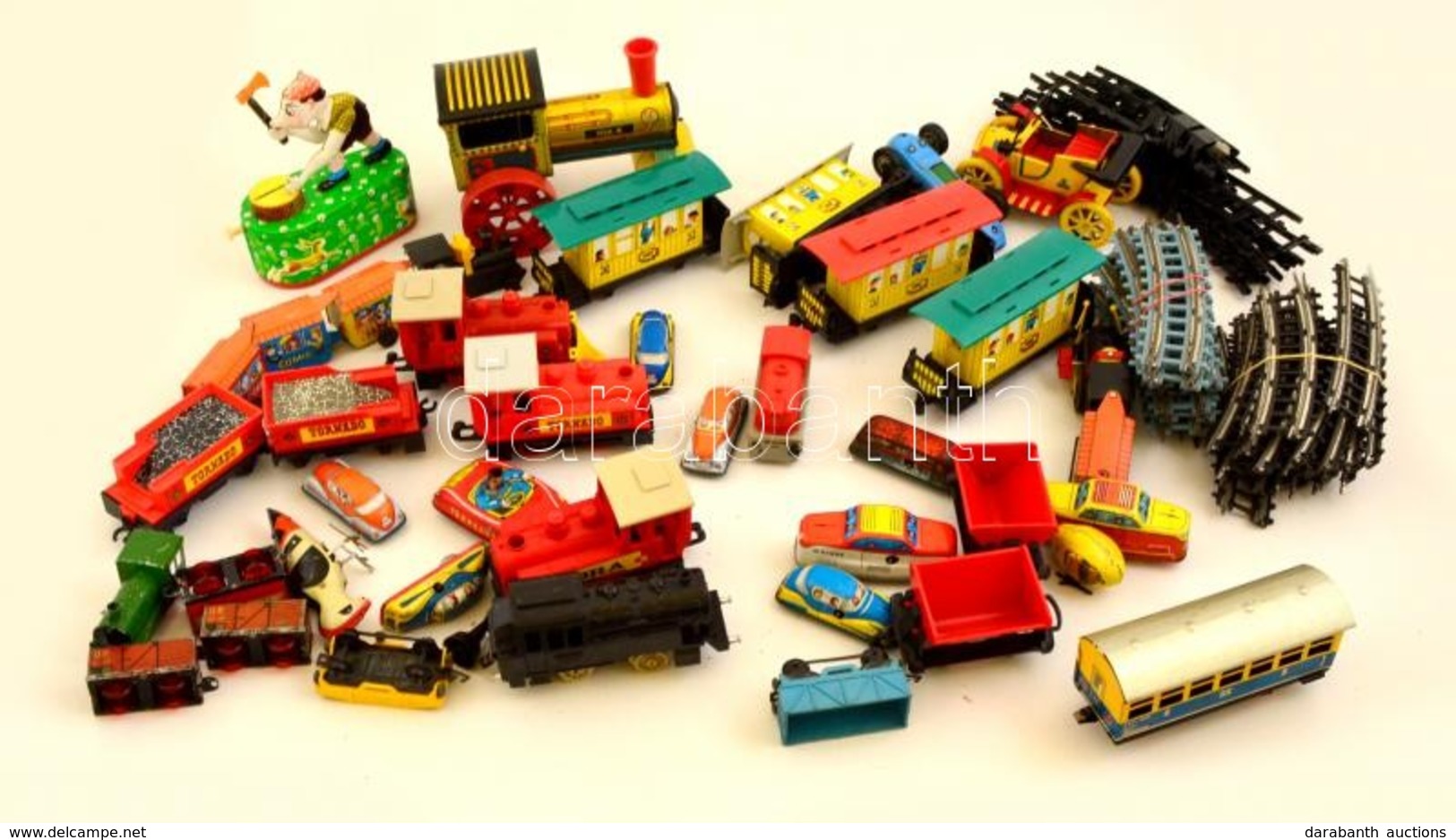 Vegyes Gyerekjáték Tétel: Járművek, Vonatok, Madarak, Figurák, Stb., Egy Doboznyi, érdekes Anyag - Altri & Non Classificati