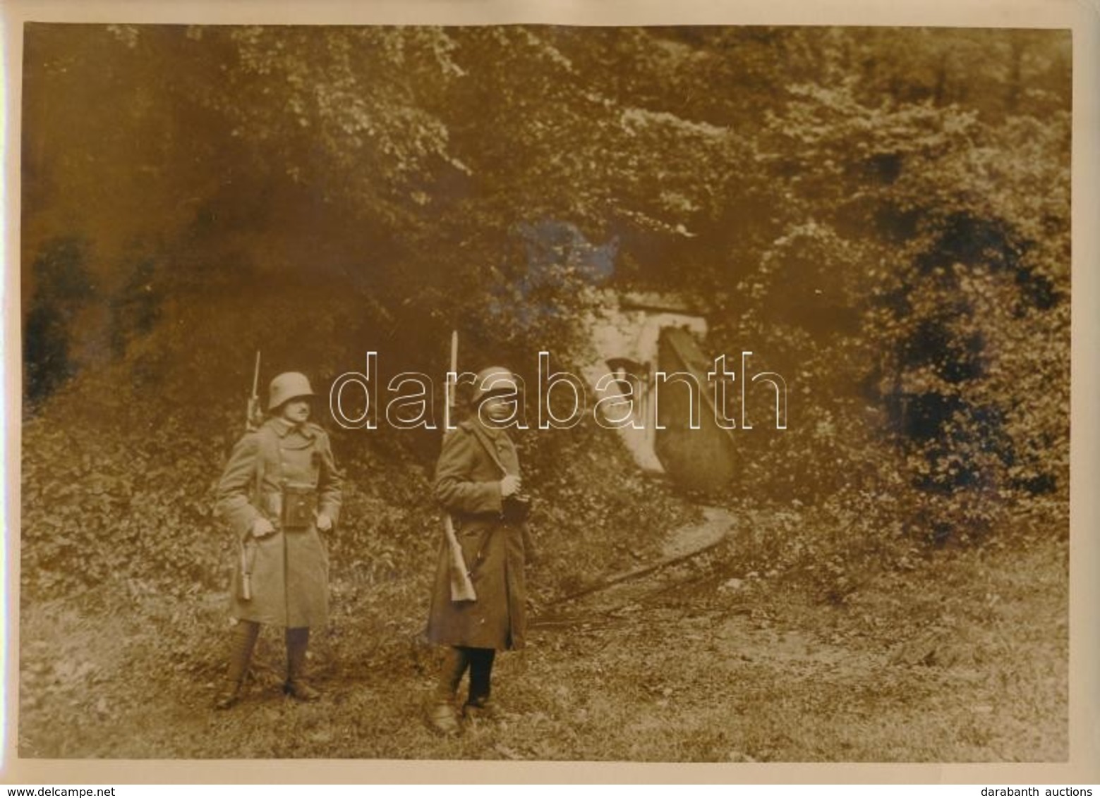 Cca 1940 Magyar Katonák Pécsnél Egy Bunker Mellett. Feliratozott Francia Sajtófotó / Hungarian Soildiers At A Bunker. Fr - Non Classés