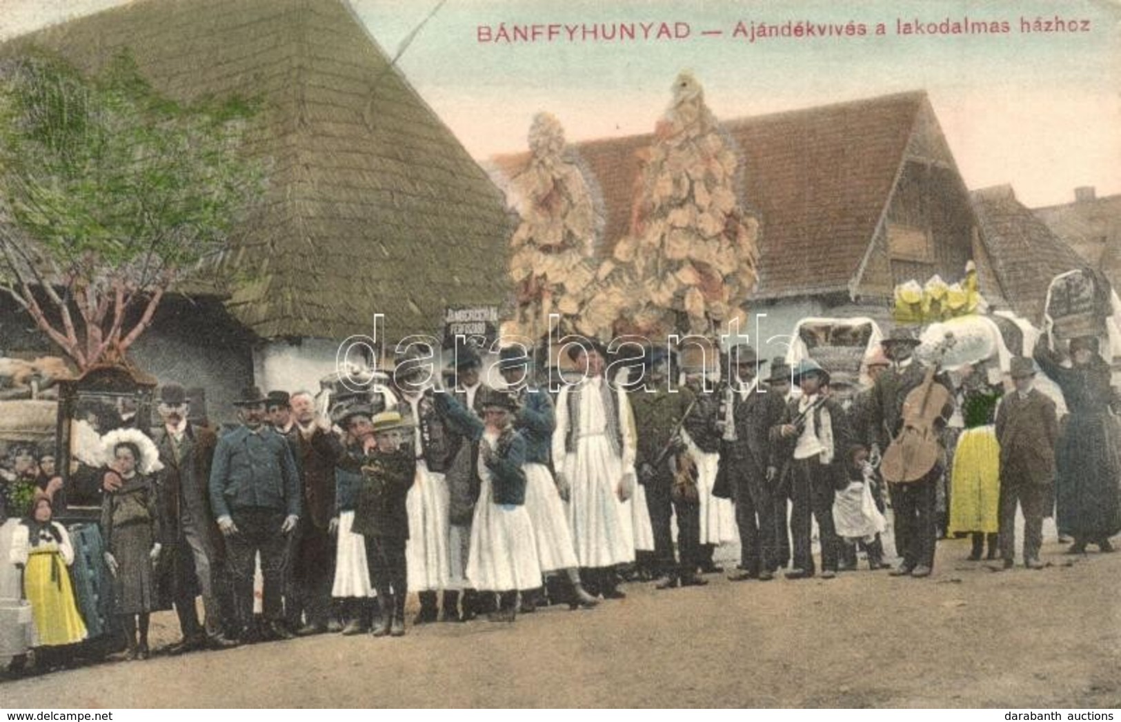 ** T2 Bánffyhunyad, Huedin; Ajándékvivés A Lakodalmas Házhoz, Jamberger Férfi Szabó üzlete / Transylavnian Wedding Folkl - Non Classificati