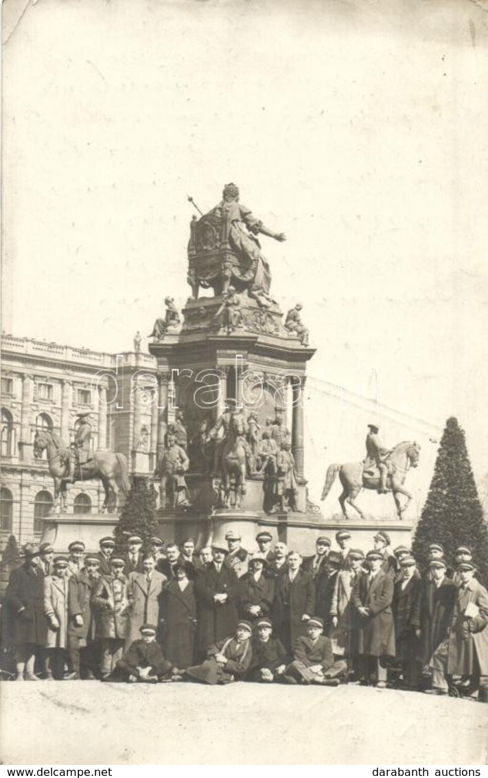 T3 Vienna, Wien I. ; K.k. Hofburg Am Michaelerplatz, Maria Theresia Denkmal / Statue, Group Photo (EK) - Non Classificati