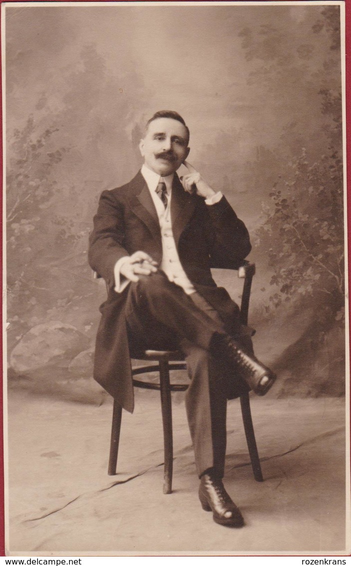 Oude Foto Fotokaart Photocard Studio Cabinet Photo Man Homme Moustache Sigar Cigar Smoking Costume Mode Fashion - Mode