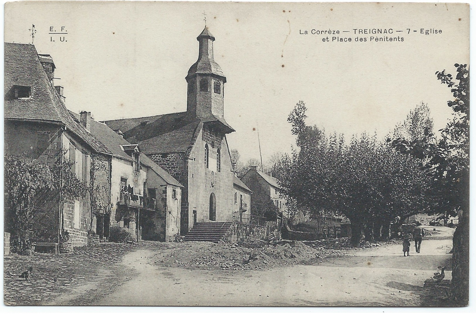 19 -Treignac - Eglise Et Place Des Pénitents- Vue Nette - Années 1900s - Treignac