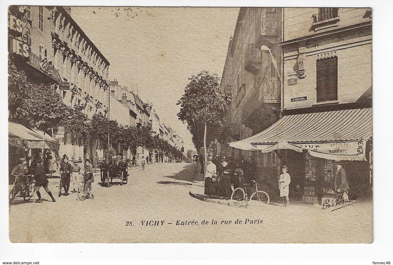 03 - VICHY - Entrée De La Rue De Paris - Animée - 1927 (G118) - Vichy