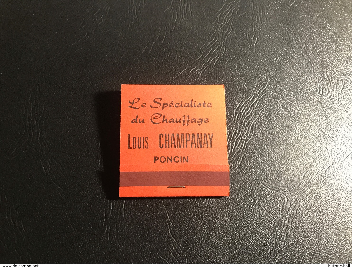 Boite D’allumettes « Le Specialiste Du Chauffage »  Louis Champanay PONCIN (Ain) - Boites D'allumettes - Etiquettes