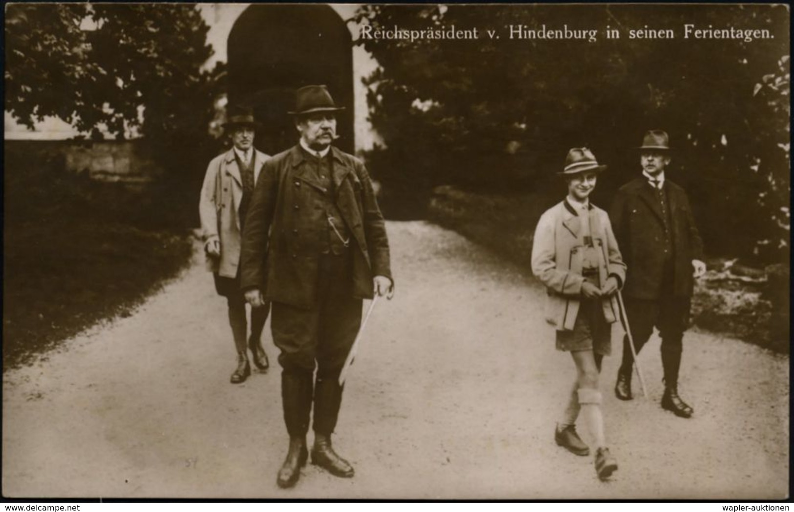 DEUTSCHES REICH 1927 (ca.) Monochrome Foto-Ak.: Reichspräsident V. Hindenburg In.. Ferientagen , Ungebr. (Uhv. Verl. Pie - Autres & Non Classés