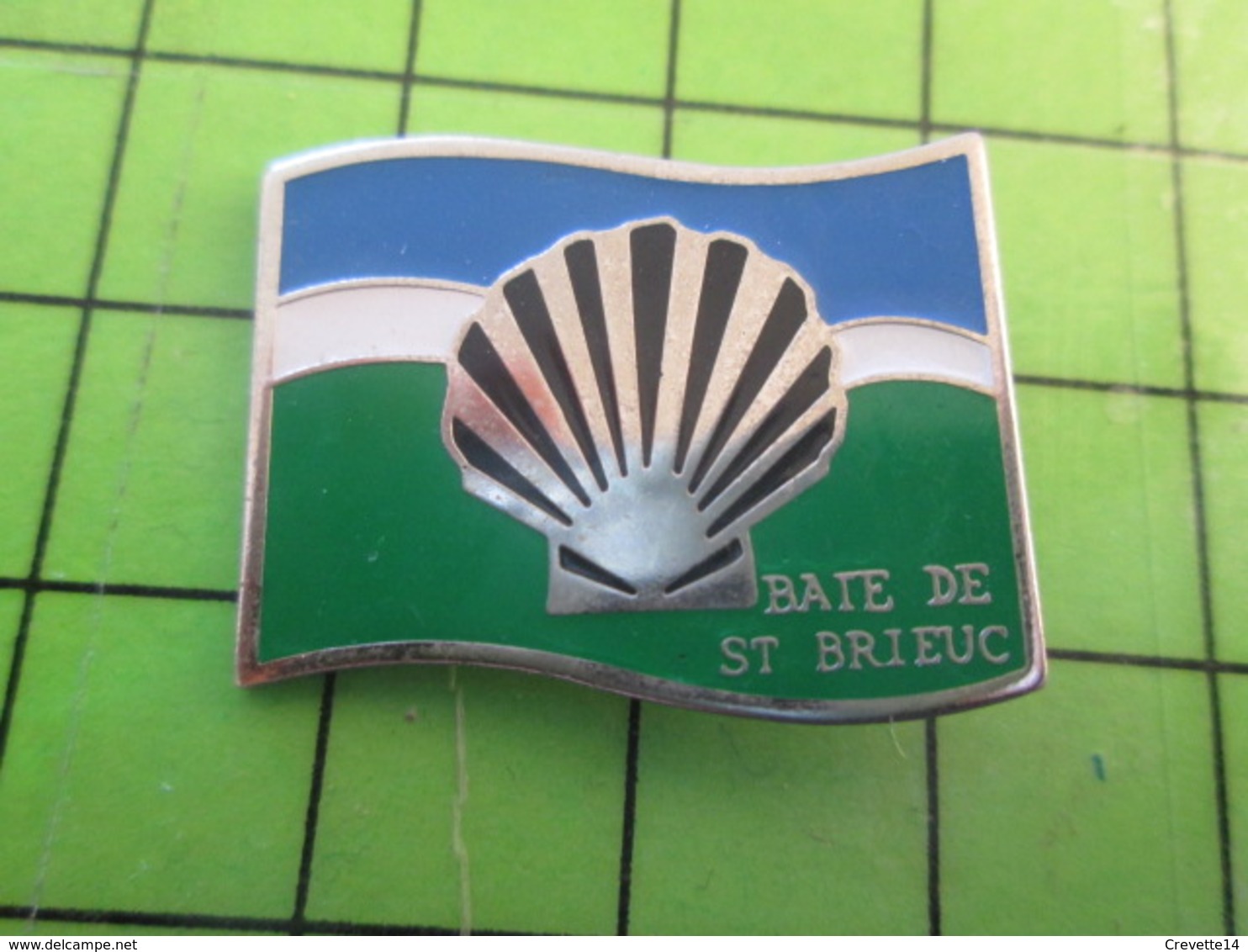 1418b Pin's Pins / Belle Qualité Et TB état !!!! : THEME ALIMENTATION / COQUILLE ST JACQUES BAIE DE ST BRIEUC - Alimentation