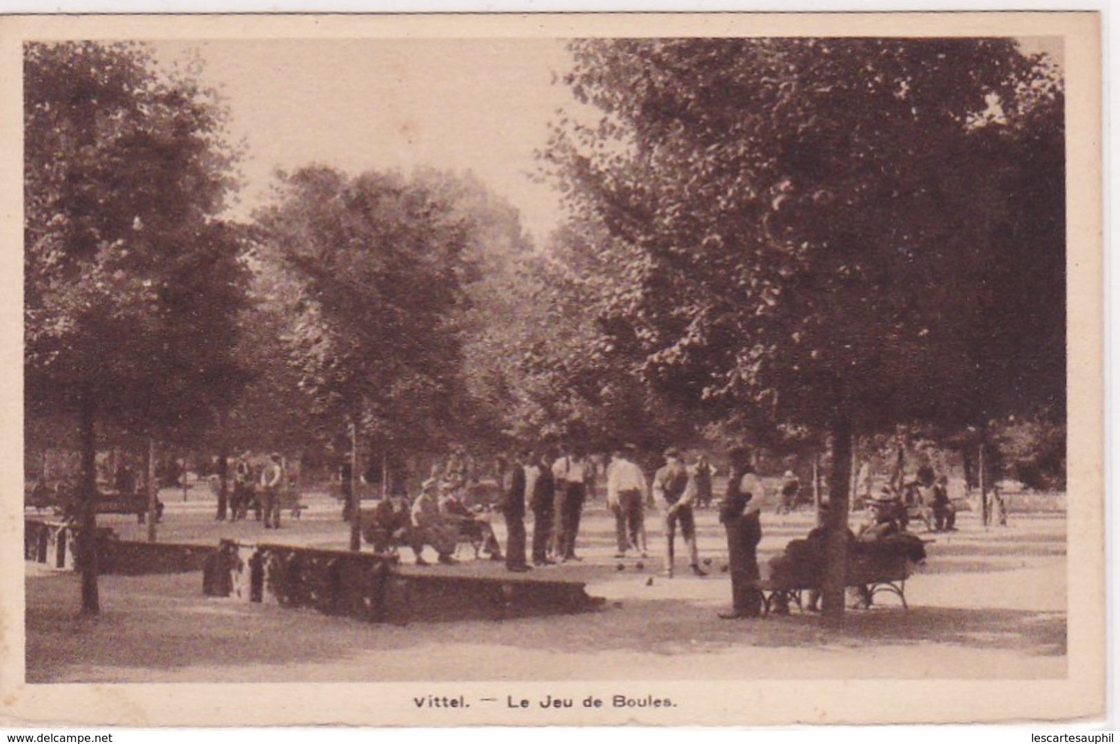 Vittel Le Jeu De Boules Tres Animée - Pétanque