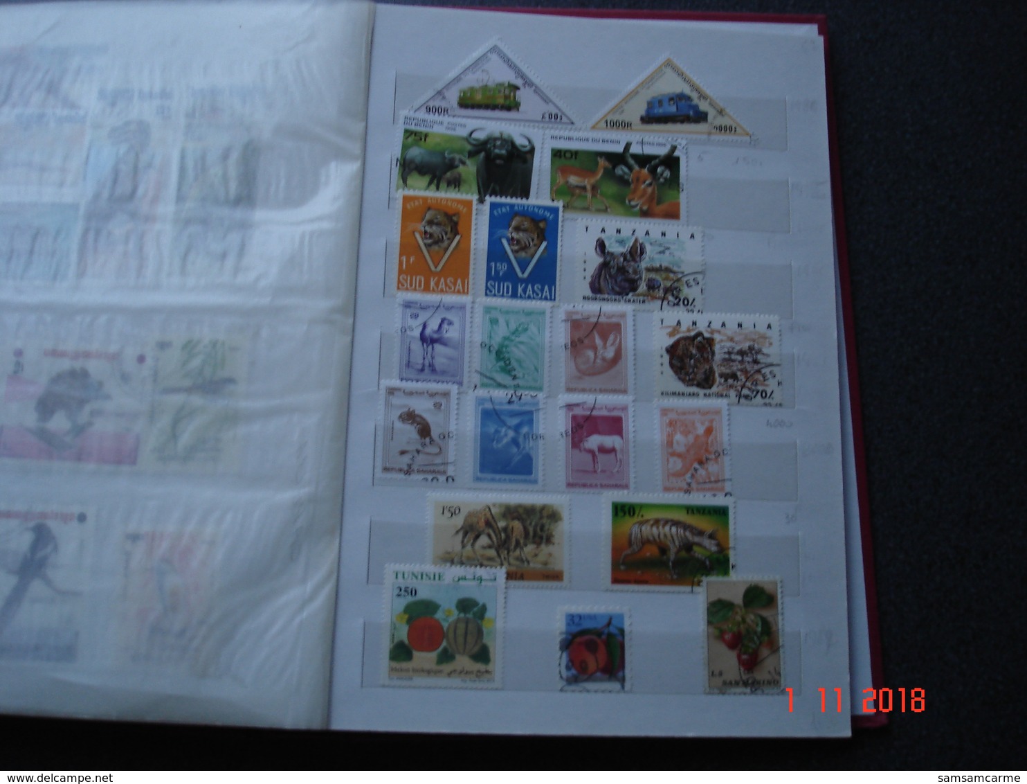 ALBUM AVEC PETITE COLLECTION DE TIMBRES SUR THEMATIQUES DIVERSES