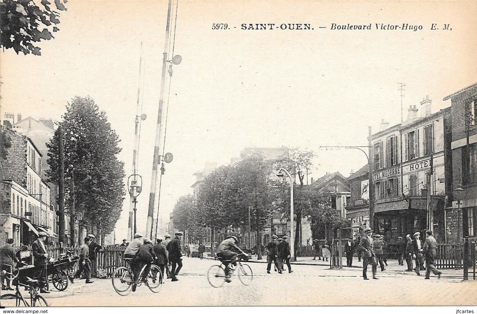 Lot N° 120 - 93 - SAINT-OUEN - Lot de 38 Cartes Postales - Toutes scannées