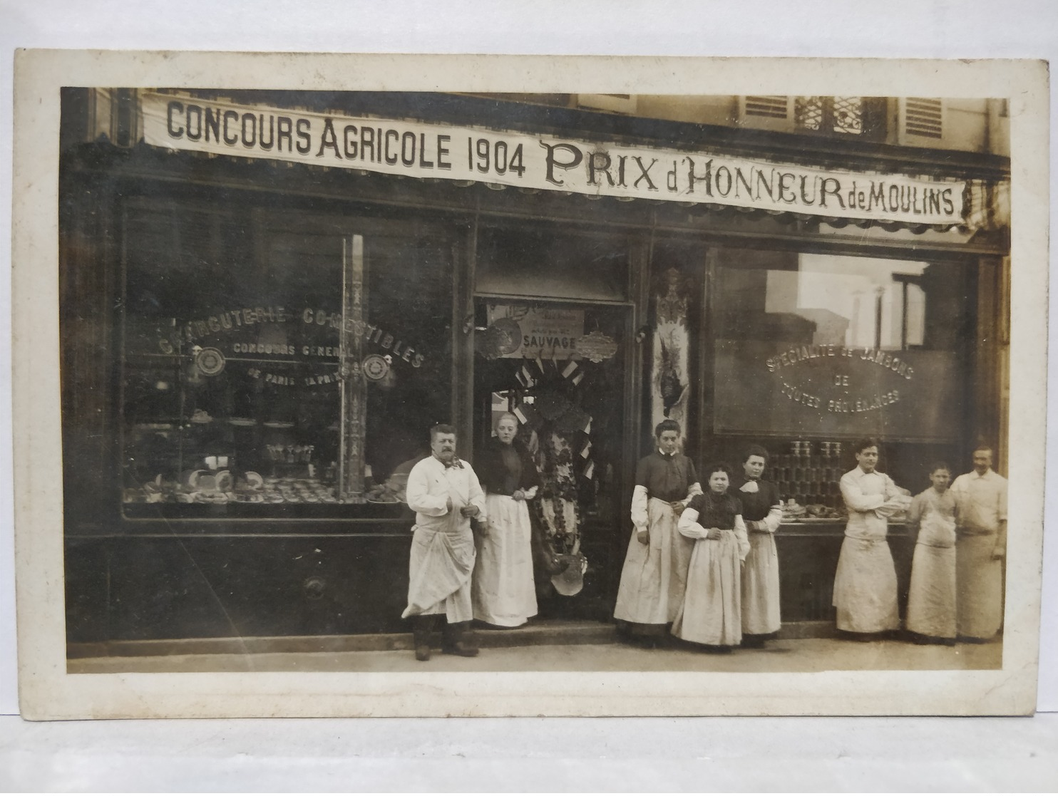 Bois Colombes. Charcuterie Sauvage, Rue Des Bourguignons, 79. Concours Agricole 1904. Animée. - Other & Unclassified