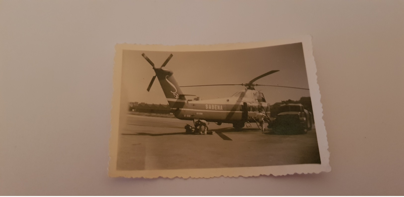 Ancien Hélicoptère SABENA  "été 1958 Bruxelles-Allée Verte" Avec Camion Carburant - Aviazione