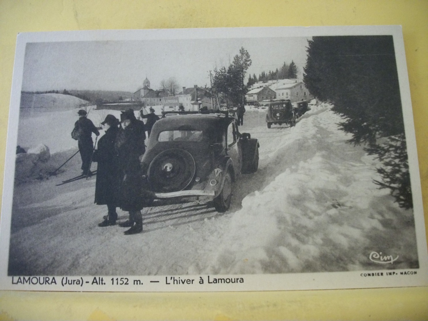 L11 4695 CPA - 39 LAMOURA. ALT. 1152 M. L'HIVER A LAMOURA - ANIMATION. AUTOS CITROEN TRACTION - Autres & Non Classés