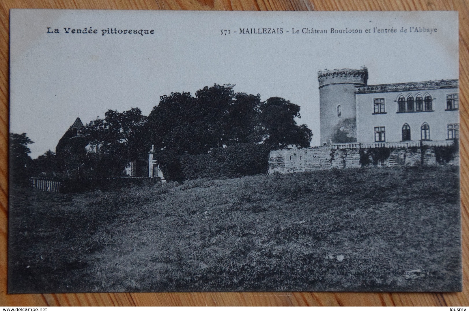 85 : Maillezais - Le Château Bourloton Et L'entrée De L'Abbaye - (n°13482) - Maillezais