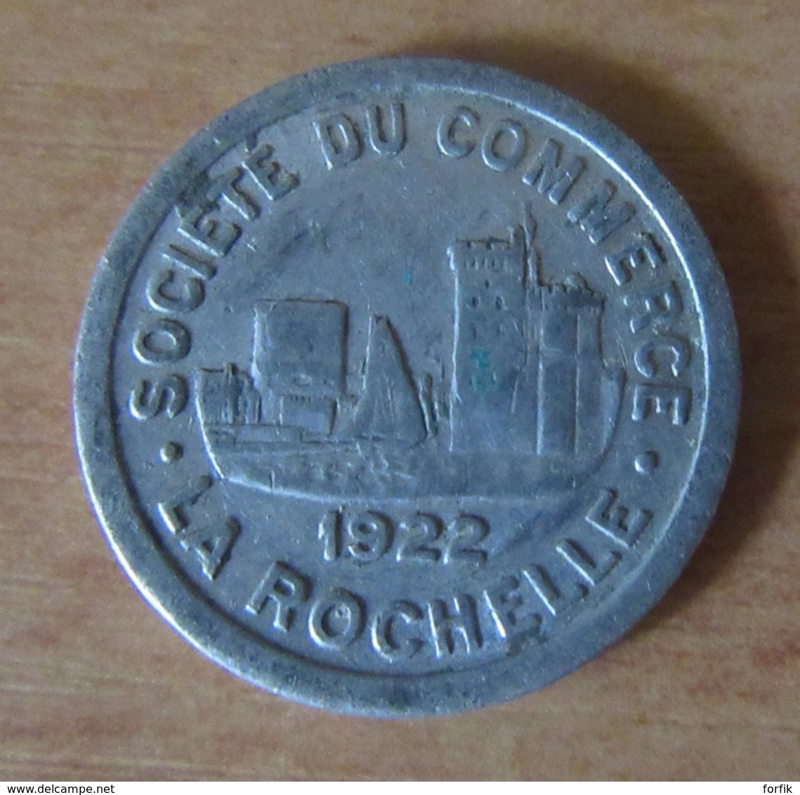 France Lot de 84 Monnaies / jetons de nécessité de villes - 1916 à 1930 - Aluminium - dont St Malo Tramway - Voir détail