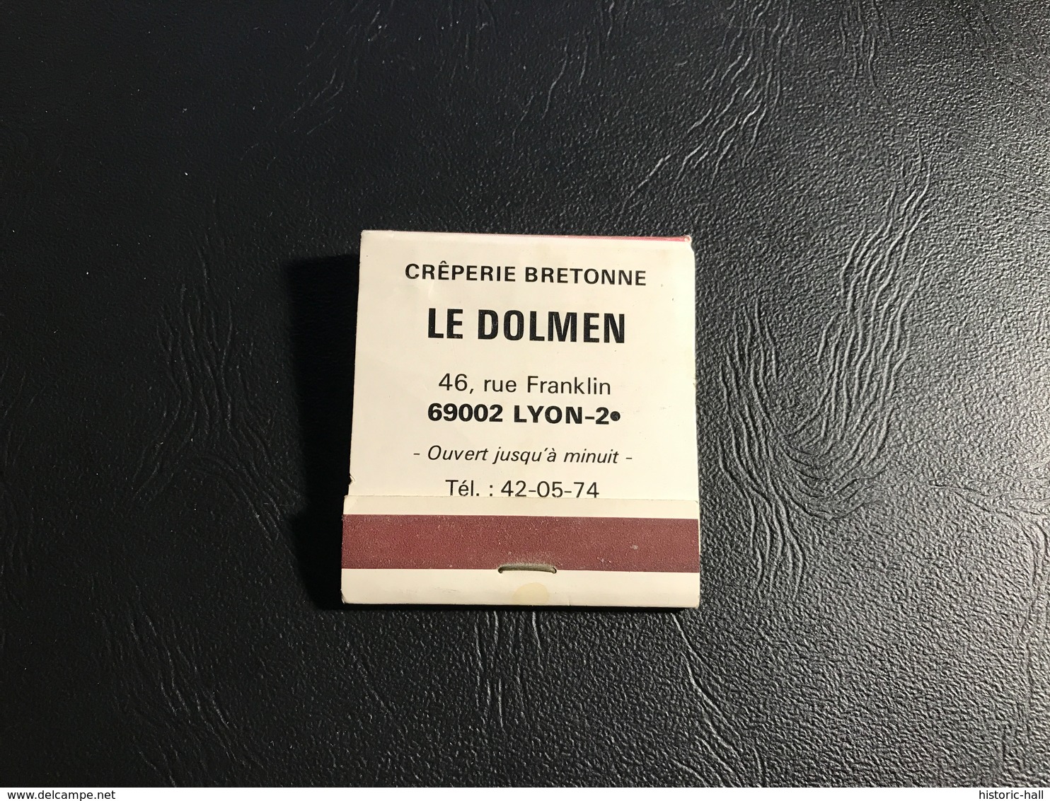 Boite D’allumettes « Le Dolmen » Creperie Bretonne LYON 2eme - Publicité Martini / Nusty - Boites D'allumettes - Etiquettes