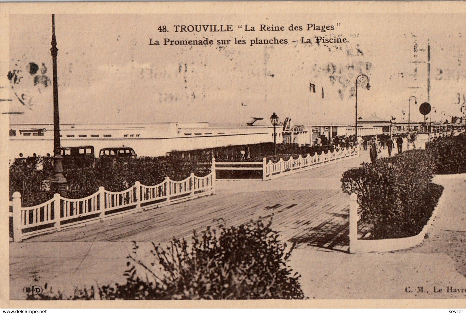 TROUVILLE "La Reine Des Plages"  La Promenade Sur Les Planches - La Piscine  Carte Pas Courante. - Trouville