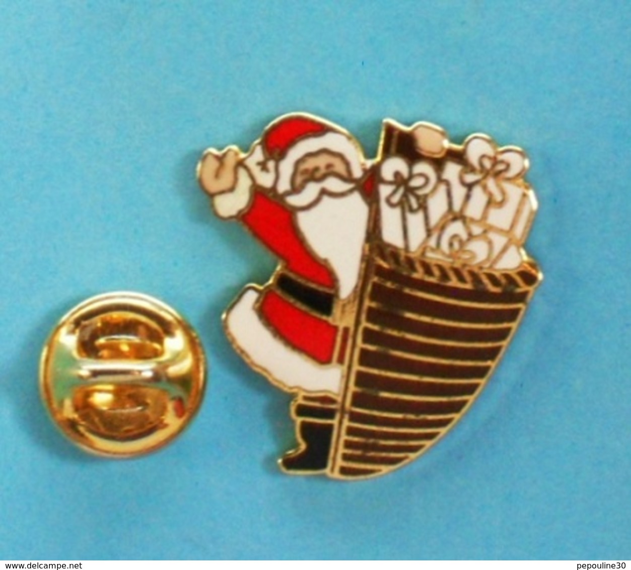 1 PIN'S //   ** LE PÈRE NOËL / ET SA HOTTE PLEINE DE CADEAUX ** - Noël