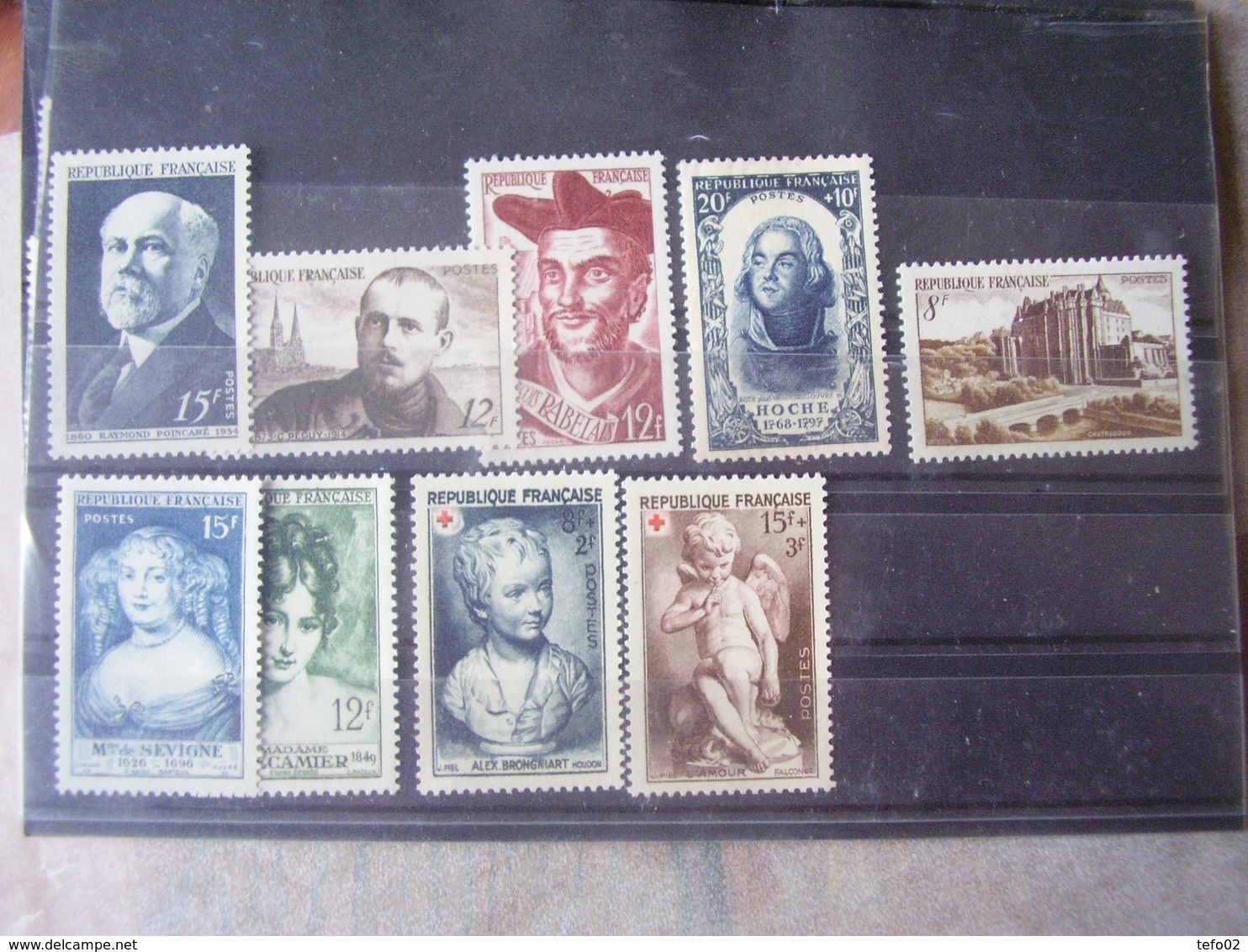 Francia. Collezione MNH/MLH dal 1944 al 1959. Descrizione. 13 foto