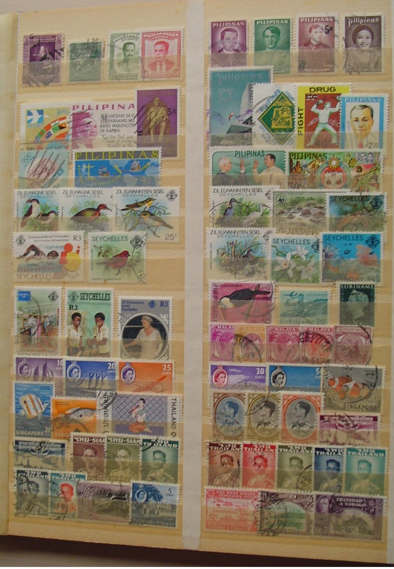 Classeur 16 pages rempli de timbres oblitérés (plus de 1000 timbres et blocs)