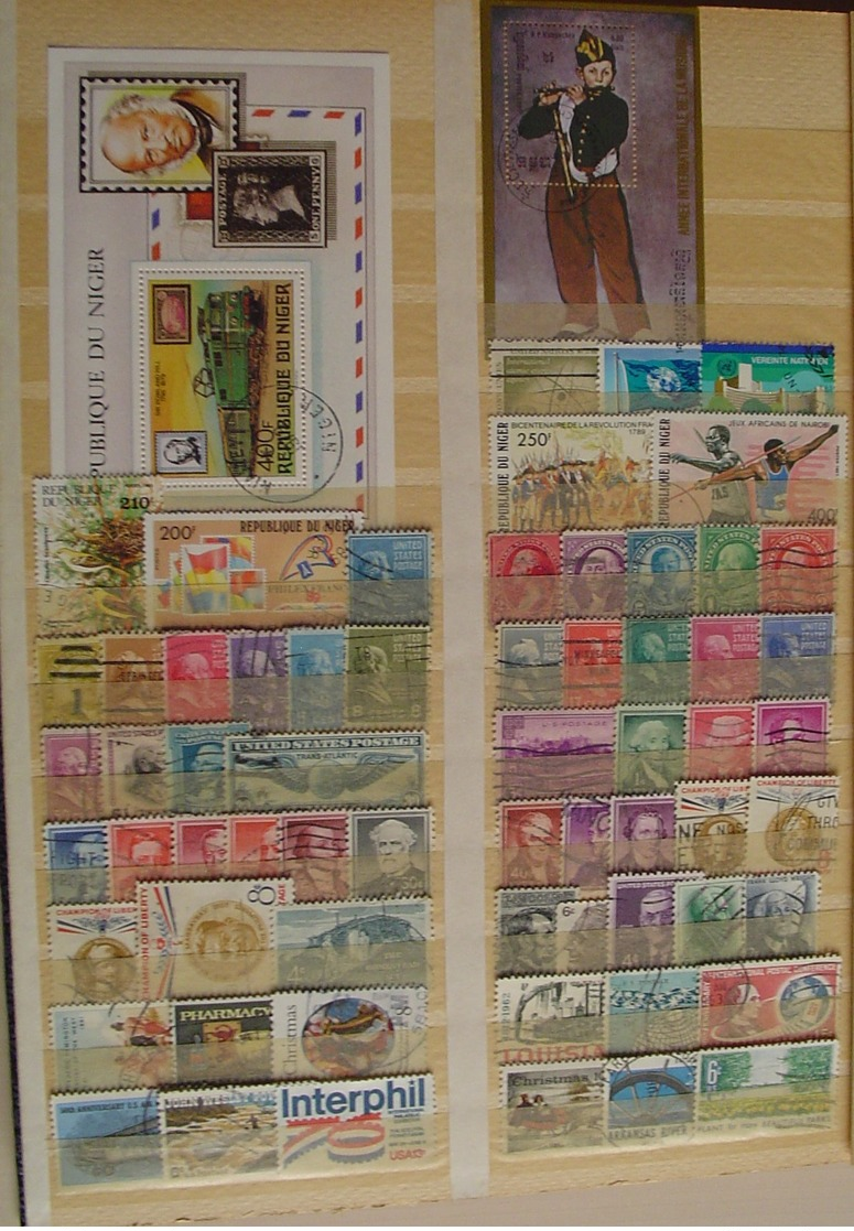 Classeur 16 pages rempli de timbres oblitérés (plus de 1000 timbres et blocs)