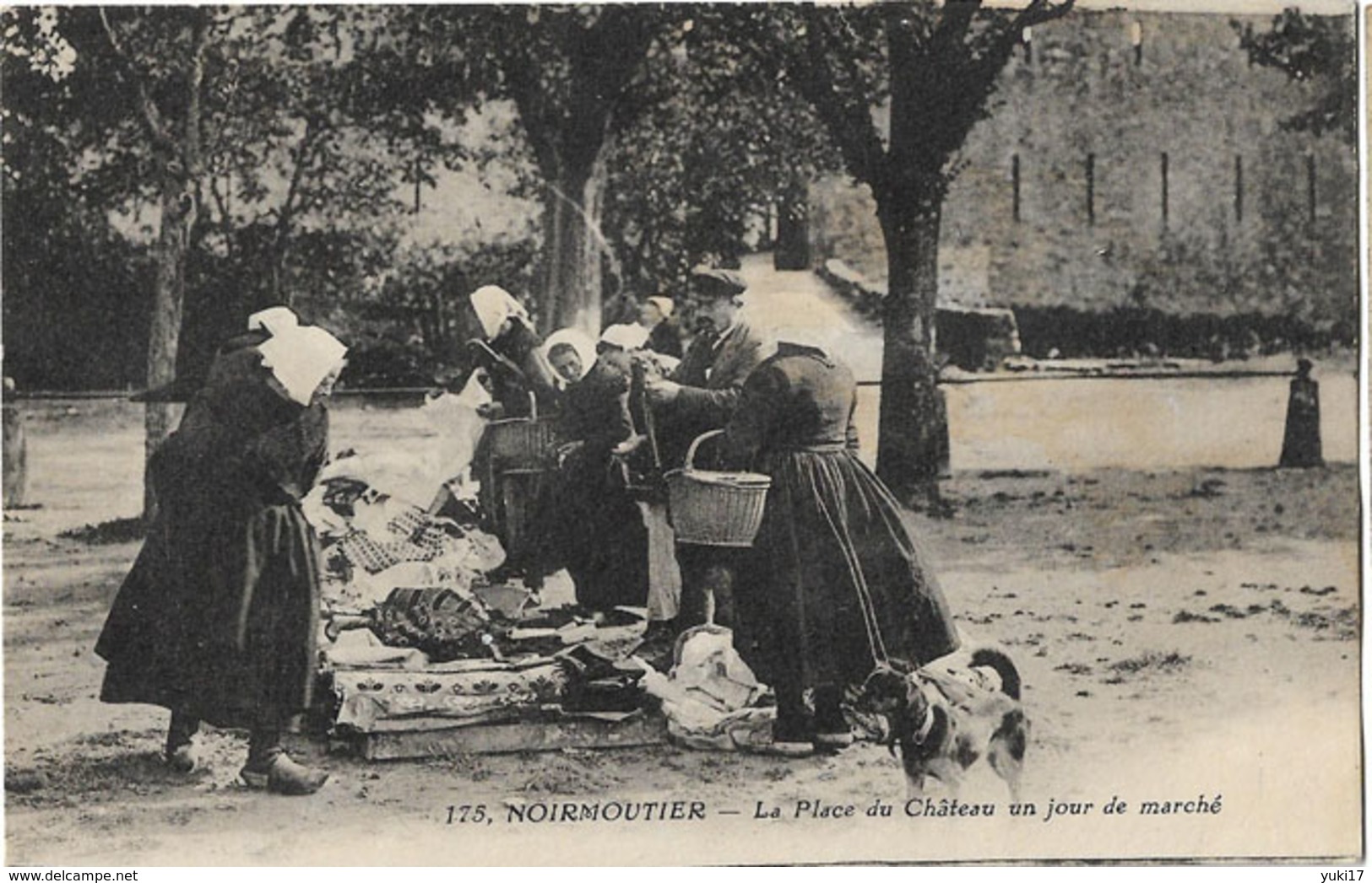 85 NOIRMOUTIER PLACE DU CHATEAU JOUR DE MARCHE 175 - Noirmoutier