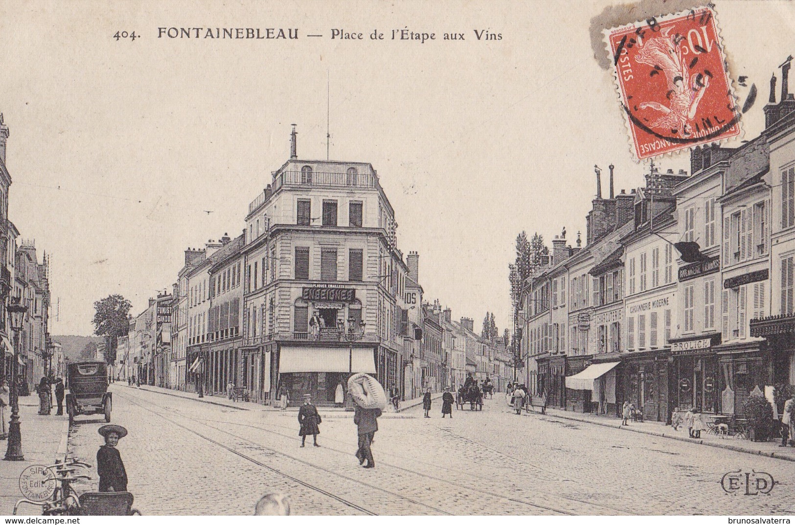 FONTAINEBLEAU - Place De L'Etape Aux Vins - Fontainebleau