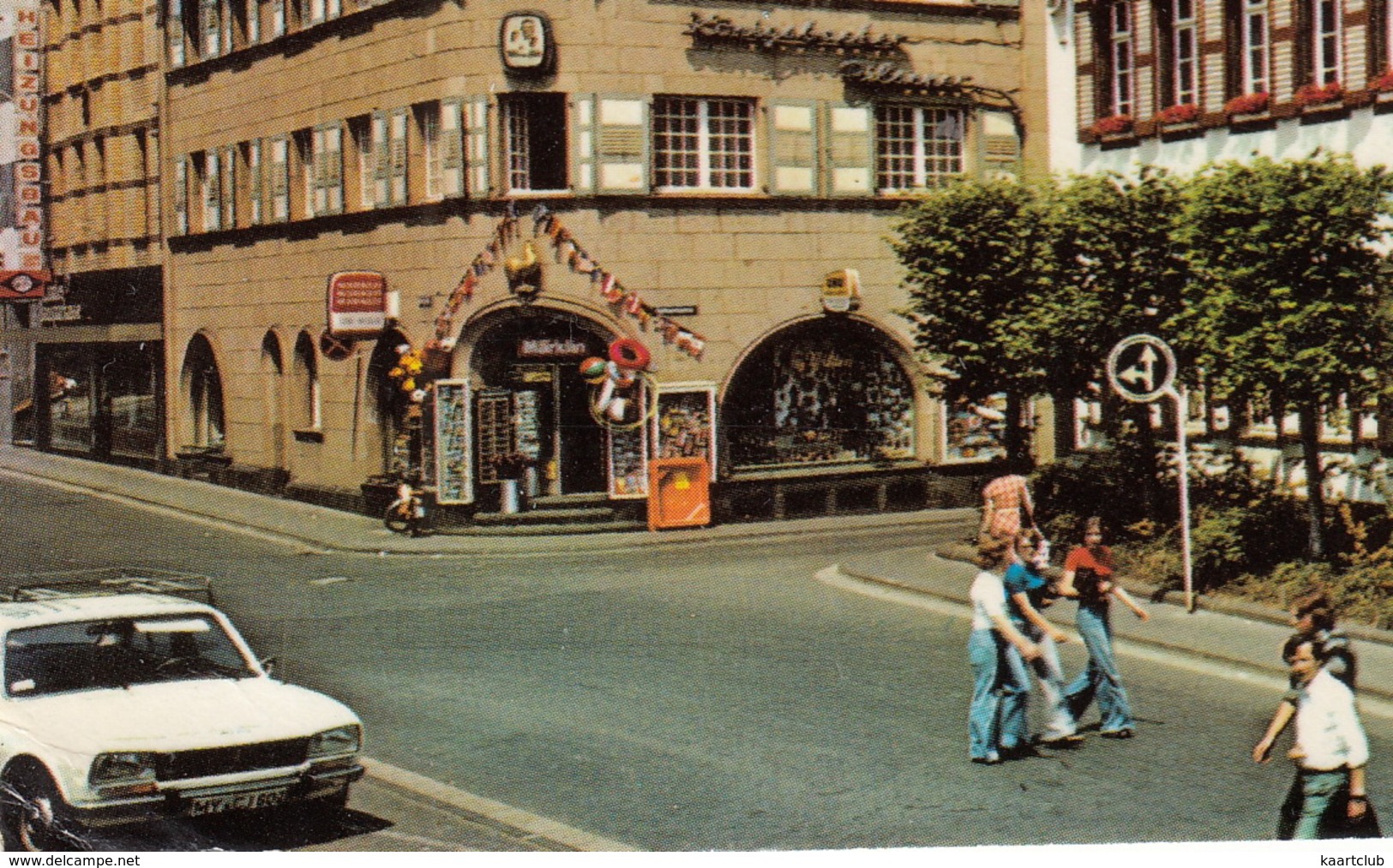 Ayen / Eifel: PEUGEOT 504 - Rathaus - Passenger Cars