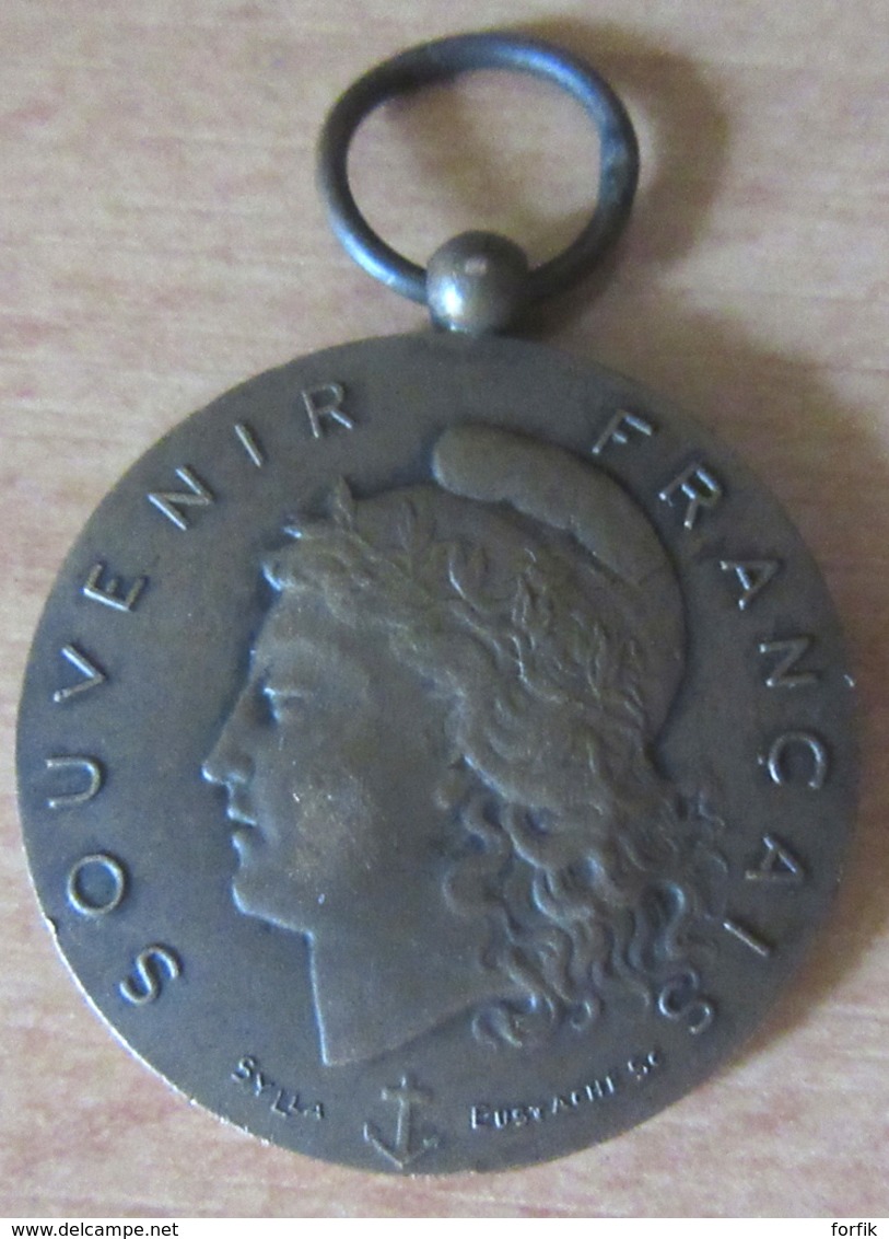 Médaille En Bronze - Souvenir Français / Mérite - Dévouement - Attribuée Au Curé Morel En 1912 - Sylla / Eustache Sc - Professionnels / De Société