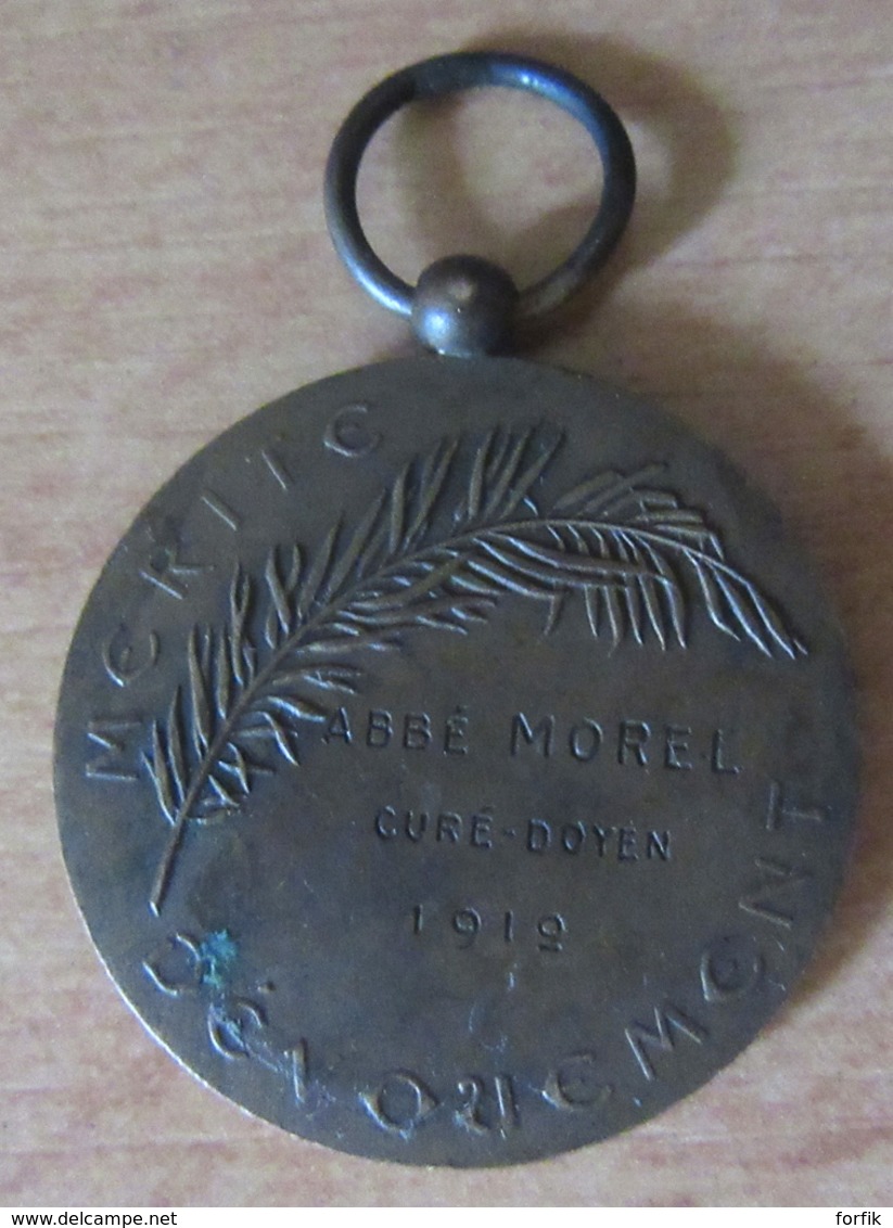 Médaille En Bronze - Souvenir Français / Mérite - Dévouement - Attribuée Au Curé Morel En 1912 - Sylla / Eustache Sc - Professionnels / De Société