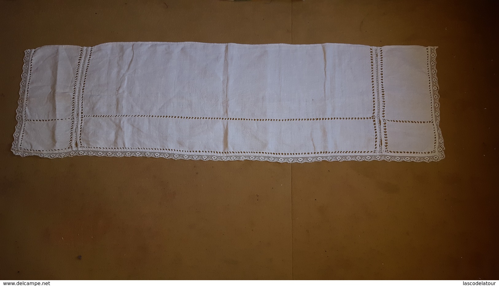 Dessus De Cheminée Ancien Broderie Faite Main - Spitzen Und Stoffe