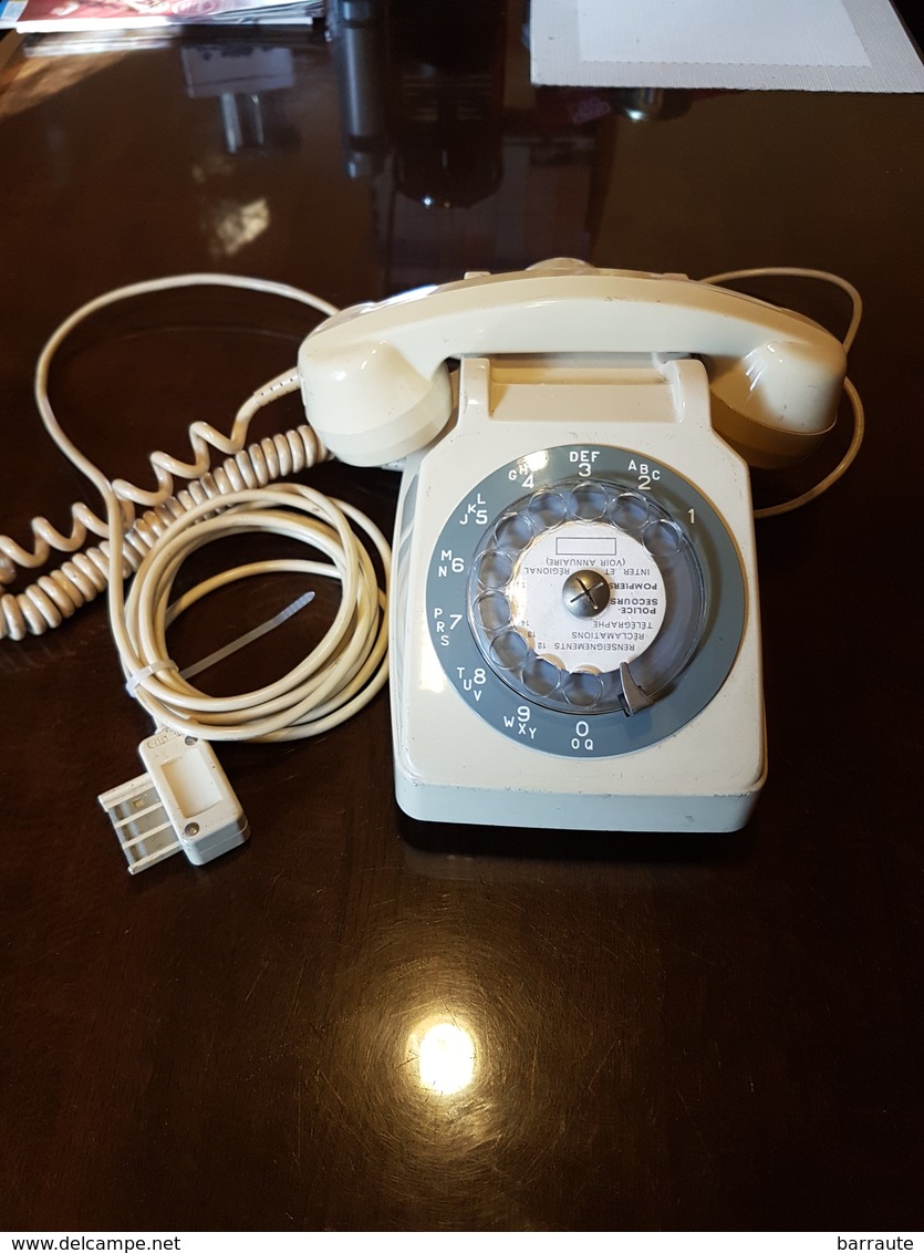 TELEPHONE BLANC A Cadran Rotatif Modéle S-63 En état De Marche Avec écouteur . Trés Beau - Téléphonie