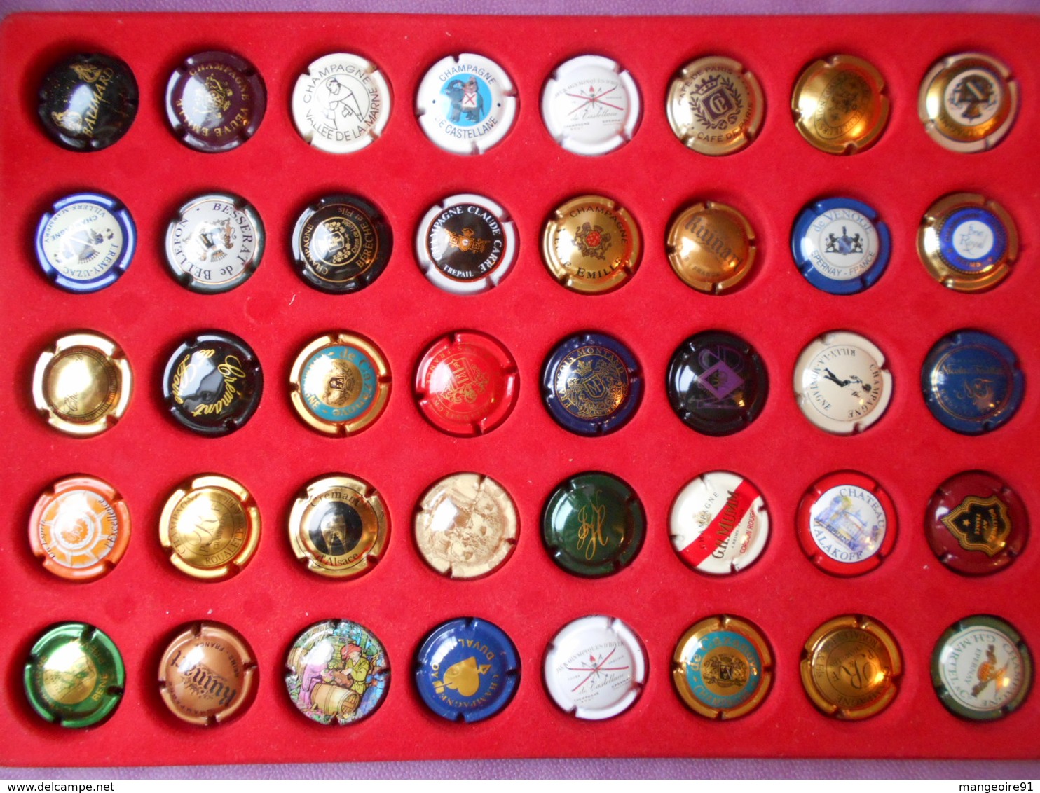 Lot N° 2 De 40 Capsules De Champagne Diverses Dans Plaque De Collection - Collections