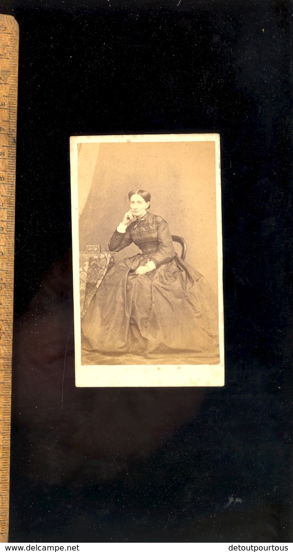 Photographie CDV : Femme Robe Empire  / Atelier Photographe Havraise SPINELLI & Co 97 Boulevard Impérial LE HAVRE - Anonieme Personen