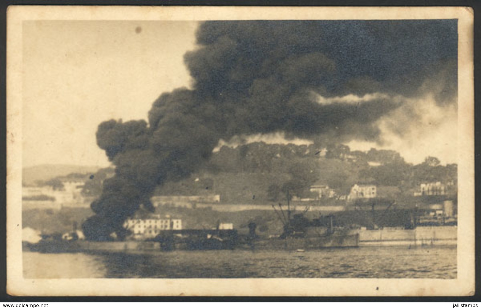 GREAT BRITAIN: Battleships On Fire, Real Photo PC Circa 1940, Unused But With British Censor Mark On Back, MB Calidad! - Autres & Non Classés