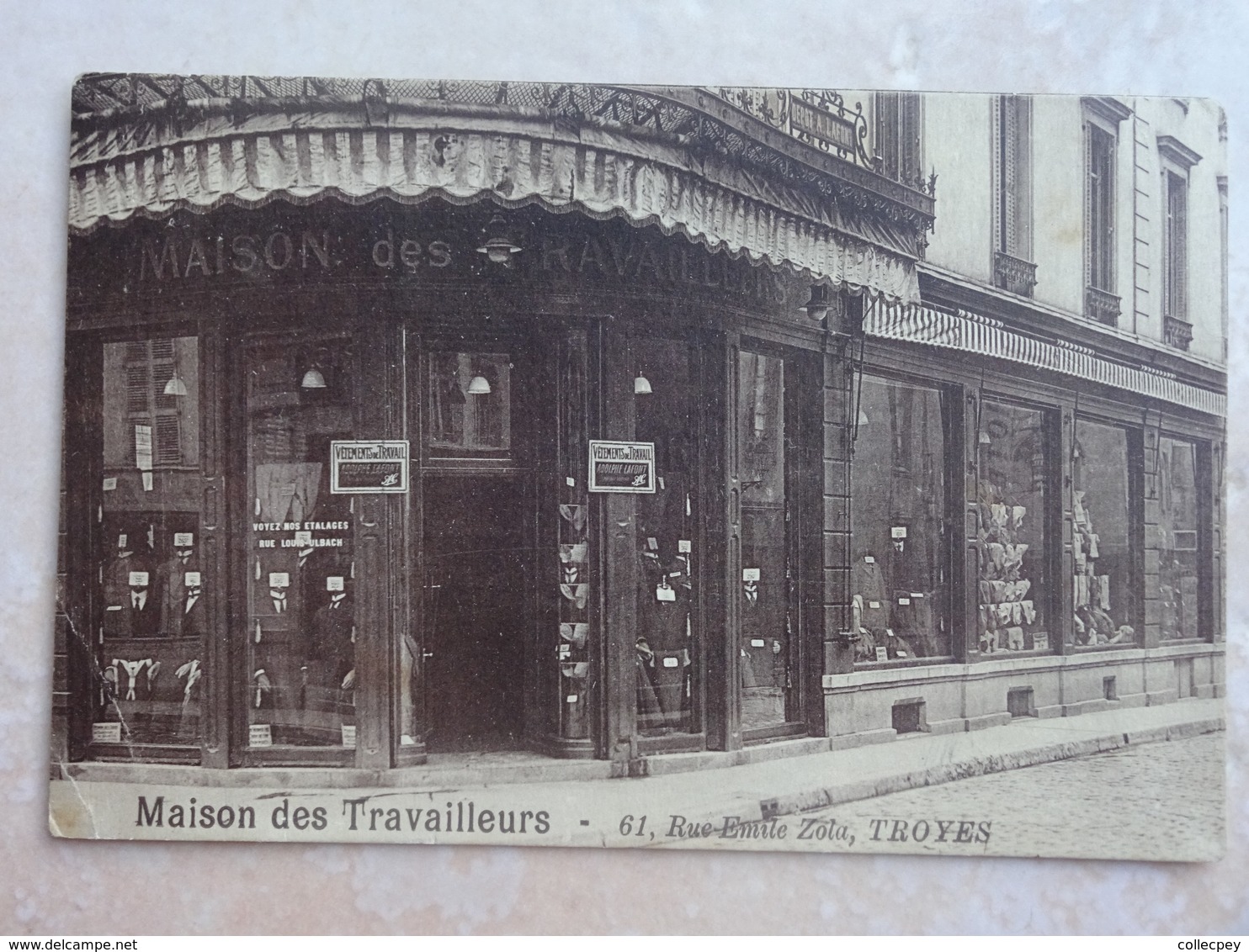 CPA 10 TROYES Devanture Maison Des Travailleurs 61 Rue Emile Zola - Troyes