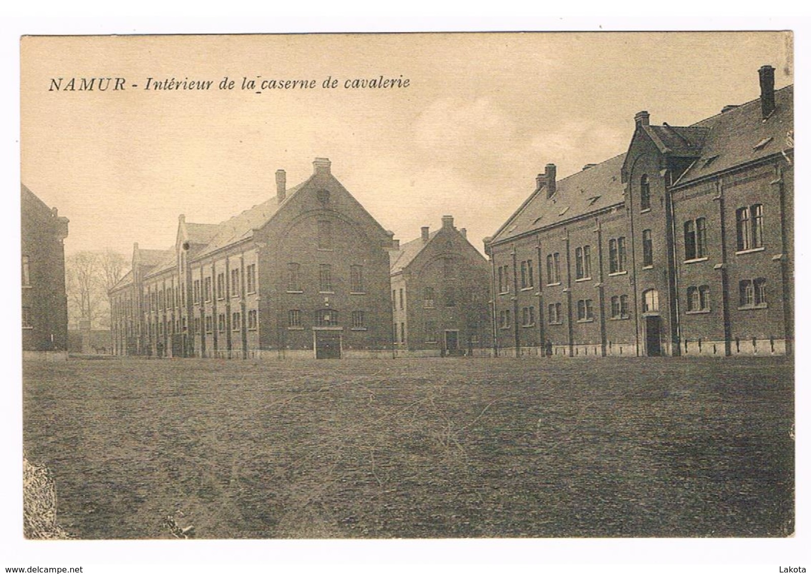 CPA : NAMUR - Intérieur De La Caserne De Cavalerie (Léopold) - Namur