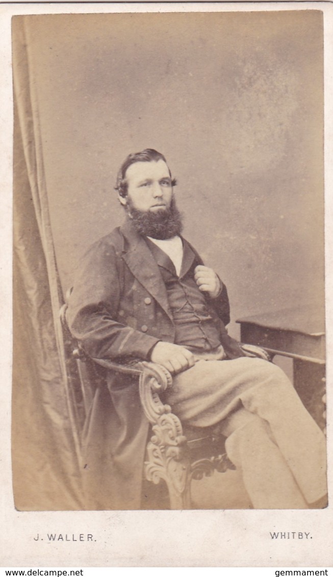 ANTIQUE CDV PHOTO -  SEATED BEARDED MAN . WHITBY STUDIO - Old (before 1900)