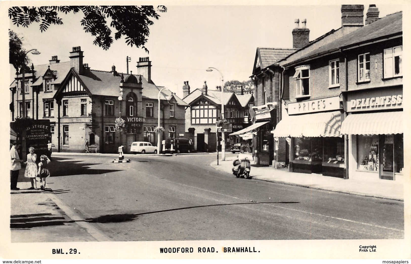 Woodford Road, Bramhall - Manchester