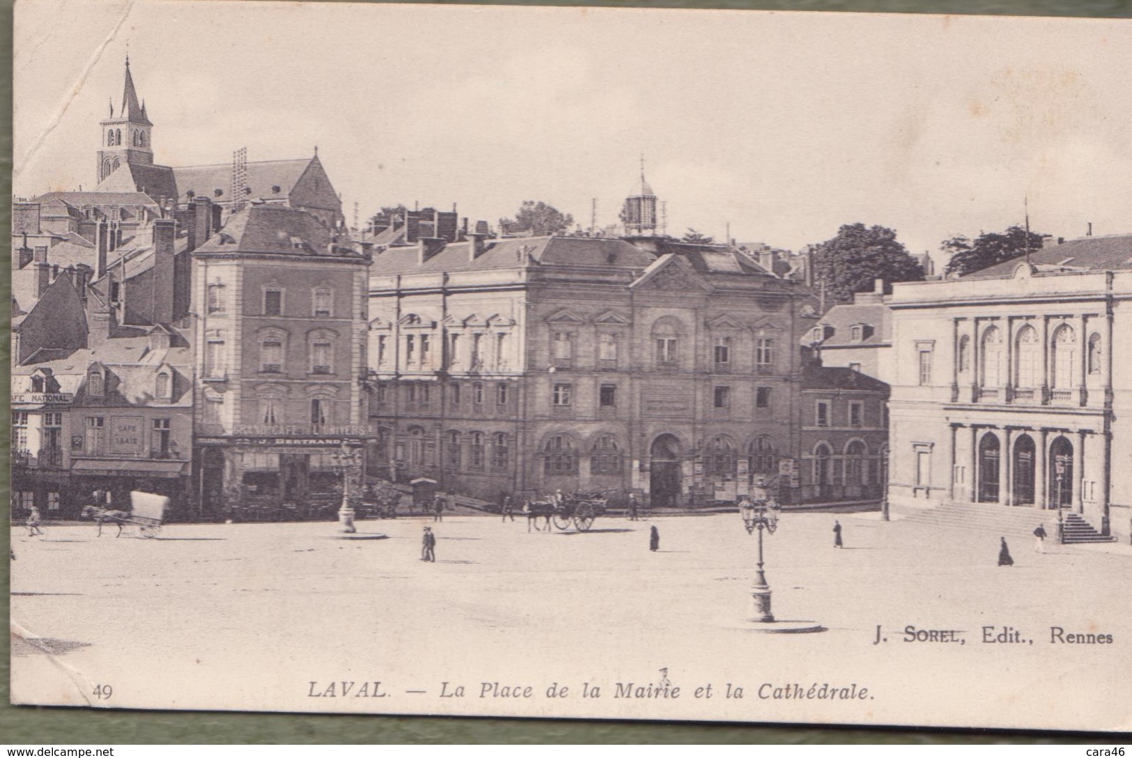 CPA -  49. LAVAL - La Place De La Mairie Et La Cathédrale - Laval