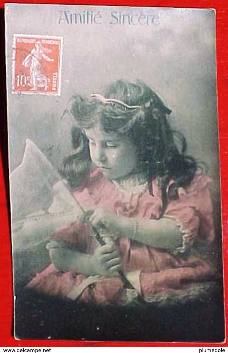 Cpa Photo PETITE FILLE Et Son FILET à PAPILLONS , 1913 VERSO ROSE ! Diadème , Perles , Gourmette , Rubans - Szenen & Landschaften